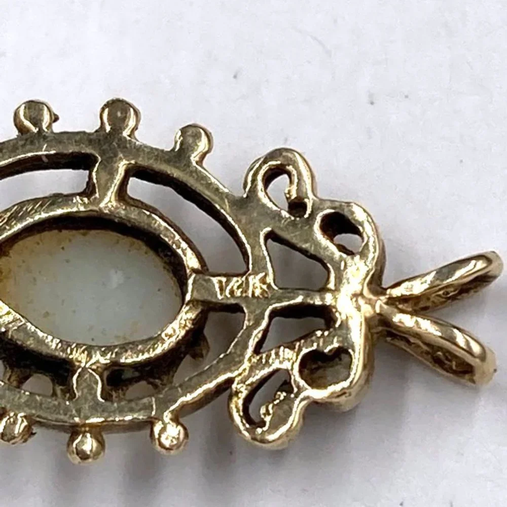 Vintage 1970’s 14k Yellow Gold Genuine Opal Pendant